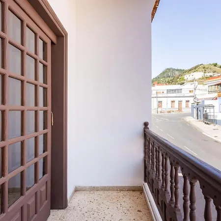 Home2book Charming House & Jacuzzi דירה