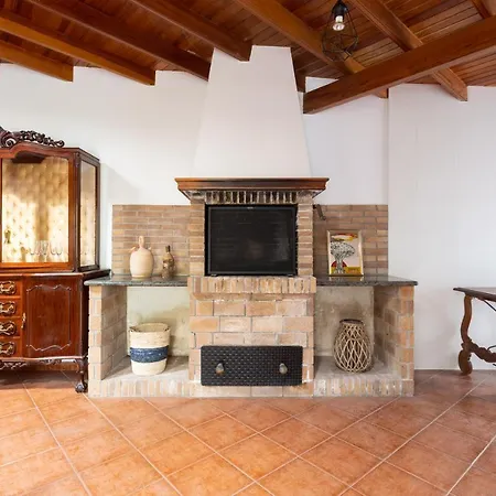 Home2book Charming House & Jacuzzi דירה